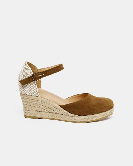 TRUE SAGE Sandals Brown (17V719C14) Women